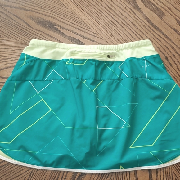 Nike Dry Fit skirt - Picture 2 of 4